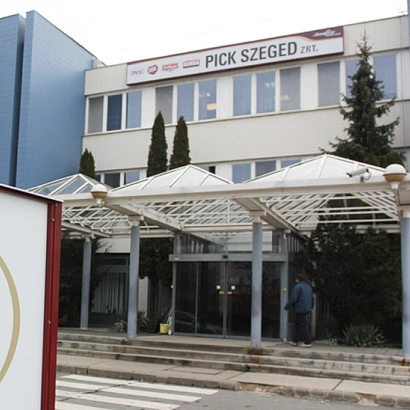 Pick Szeged bejárat
